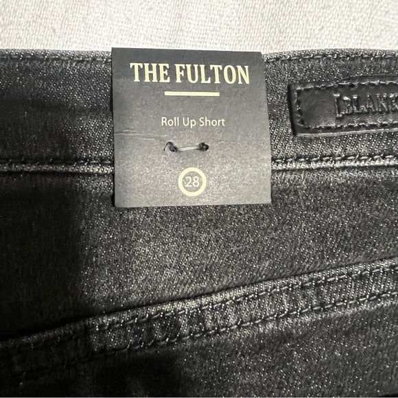 Blank NYC NWT roll up short Size 27 28 and 29 - Picture 10 of 10